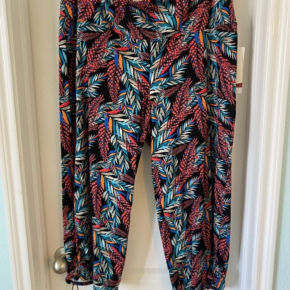 Intro.Love the Fit Capri Leggings size-2XL